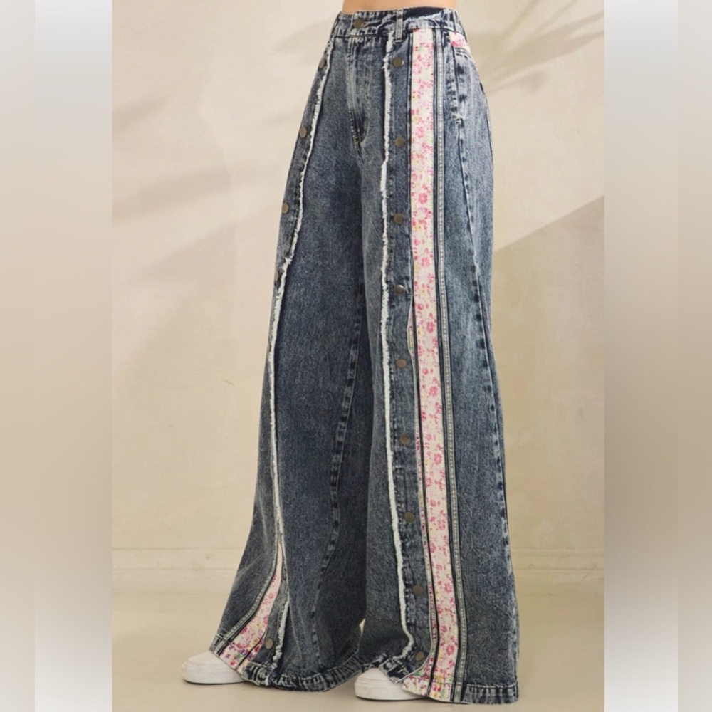 New Oli & Hali Floral Stripe Wide-Leg Jeans ~ Blue and Pink - Picture 2 of 10